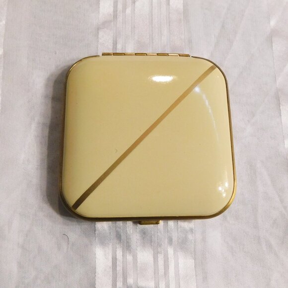 Cream Mondaine Compact # 21104 - Picture 1 of 6